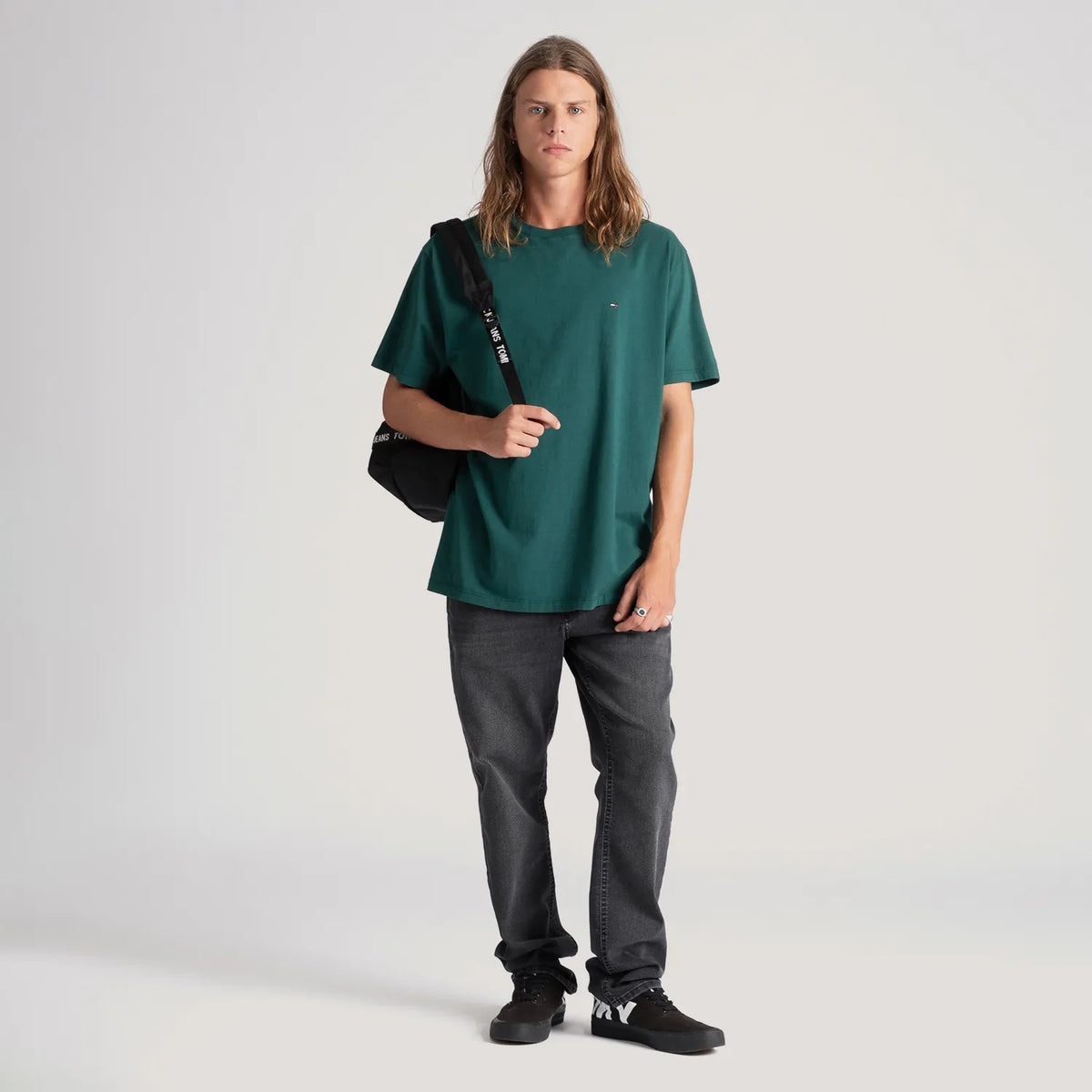 Klassinen slim-fit T-paita pyöreällä kaula-aukolla - tummanvihreä