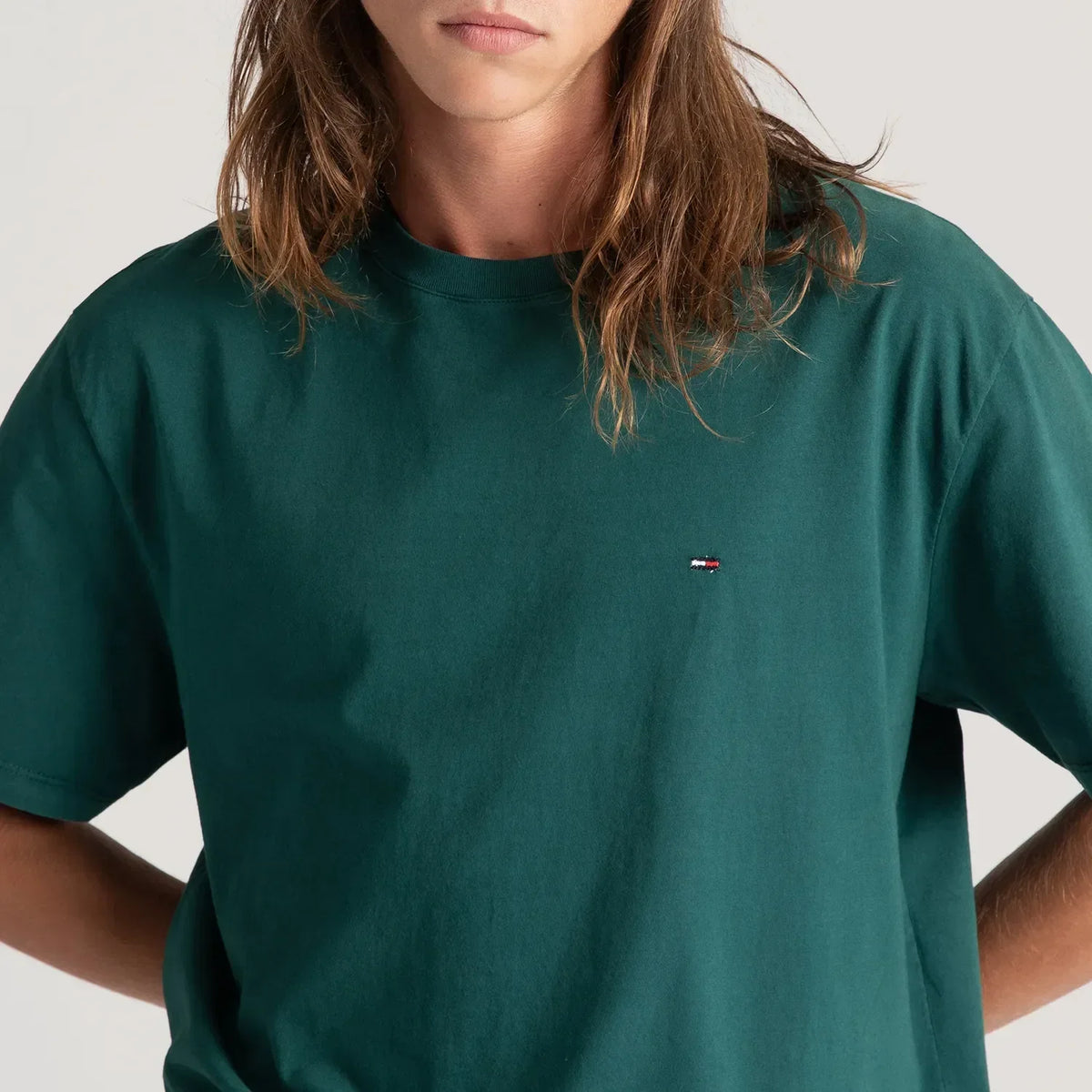 Klassinen slim-fit T-paita pyöreällä kaula-aukolla - tummanvihreä